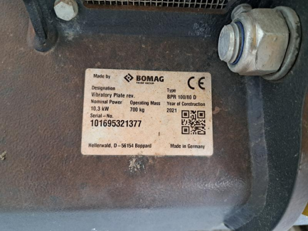 Zdjęcie przedmiotu: Реверсивна віброплита BOMAG BPR 100/80 D + лазерна система керування роботами NIVEL SYSTEM MC-1D + транспортний кейс + лазерний нівелір NIVEL SYSTEM NL540 з цифровим приймачем RD700 + транспортний кейс