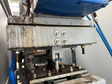 Zdjęcie przedmiotu: The ERA-TECH BMU 2 extruder and bottler is used in the plastics industry for the automatic production of thermoplastic containers by extrusion blow molding.