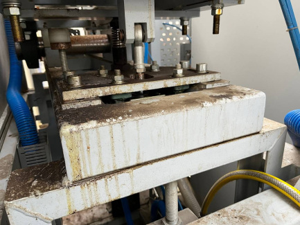 Zdjęcie przedmiotu: The ERA-TECH BMU 2 extruder and bottler is used in the plastics industry for the automatic production of thermoplastic containers by extrusion blow molding.