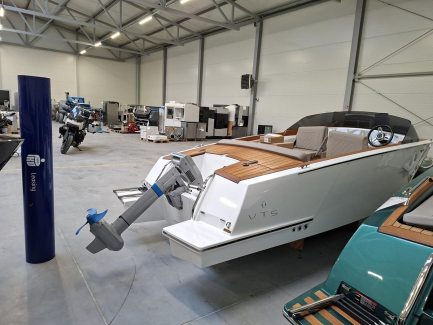 Zdjęcie przedmiotu: VTS FLYING SHARK CLASSIC 5.7 electric motor boat