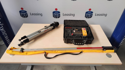Lamigo self-leveling CROSS 3D linear laser + tripod + staff