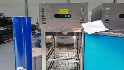 Zdjęcie przedmiotu: Zestaw sprzętu gastronomicznego (2x szafa chlodnicza, szafa mroźnicza)