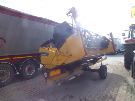 Zdjęcie przedmiotu: Kombajn zbożowy NEW HOLLAND TC 5.80 479 + header NEW HOLLAND 17 + w&oacute;zek