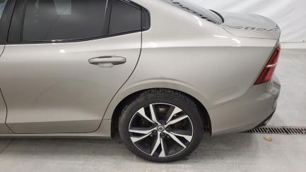 Zdjęcie przedmiotu: Volvo S60 B4 B R-Design aut