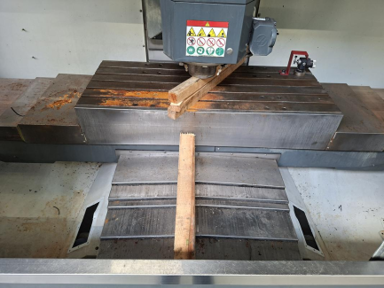 Zdjęcie przedmiotu: Pionowe centrum obr&oacute;bcze HAAS VF-3SS