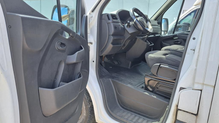 Zdjęcie przedmiotu: Renault Master FWD 2.3 dCi Pack Clim S&S+E E6 3.5t