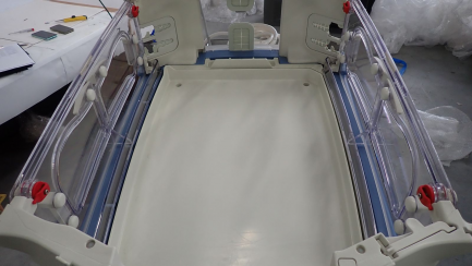 Zdjęcie przedmiotu: Closed incubator for premature babies and sick newborns DRAGER Caleo