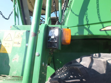 Zdjęcie przedmiotu: JOHN DEERE S690 S600 harvester + header JOHN DEERE model 635R with a header carriage