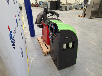 Zdjęcie przedmiotu: Workshop equipment set (VIAKEN X520 air conditioning service station, ROCKS OK.-08.3100 wheel balancer)