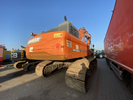 Zdjęcie przedmiotu: DOOSAN Infracore Co., Ltd. DX530LC-3 tracked excavator