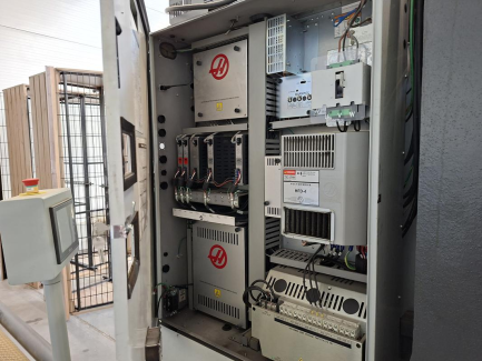 Zdjęcie przedmiotu: Pionowe centrum obr&oacute;bcze HAAS VF-3SS