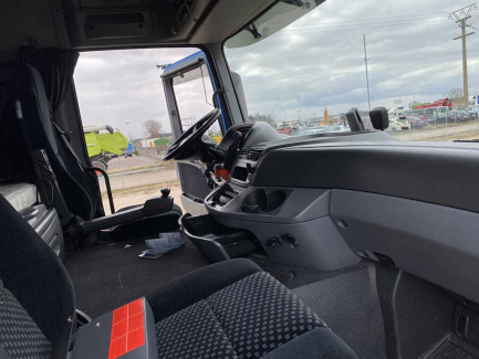 Zdjęcie przedmiotu: Bundle Auction Mercedes-benz Actros + Krone ZZF