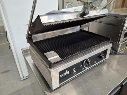 Zdjęcie przedmiotu: A set of catering equipment