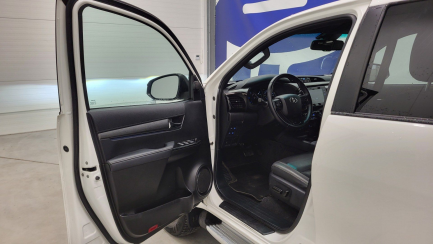 Zdjęcie przedmiotu: Toyota Hilux 2.8 D-4D Double Cab Invincible 4x4 aut