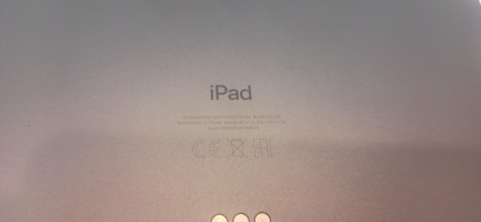 Zdjęcie przedmiotu: Apple iPad Pro 11" Tablet Wi-Fi 256GB - Space Gray Manufacturing Code: MXDC2FD/A + Apple Magic Keyboard for 11" iPad Pro (2nd Generation) Manufacturing Code: MXQT2Z/A