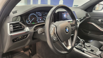 Zdjęcie przedmiotu: BMW 318i Sport Line aut