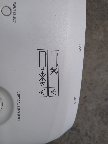 Zdjęcie przedmiotu: PANASONIC PT-VZ580 projector