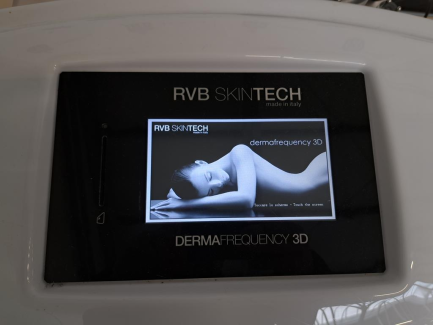 Zdjęcie przedmiotu: Urządzenie kosmetyczne przeznaczone do nieinwazyjnego liftingu sk&oacute;ry twarzy i ciała COSMETICA DERMAFREQUENCY 3D