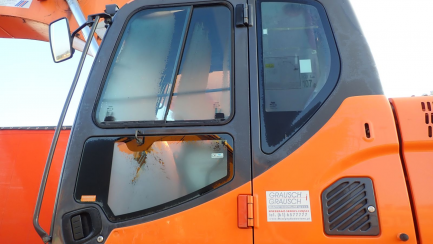 Zdjęcie przedmiotu: DOOSAN Infracore Co., Ltd. DX530LC-3 tracked excavator