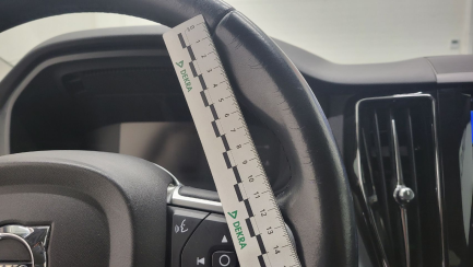 Zdjęcie przedmiotu: Volvo XC60 D4 SCR AWD Momentum aut