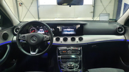 Zdjęcie przedmiotu: Mercedes-benz E 200 Sedan / Limousine