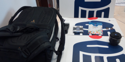 Zdjęcie przedmiotu: Photographic equipment set (CARL ZEISS Batis 25 mm f / 2 / Sony E lens, MARUMI Fit filter + Slim Protect 62mm, QUADRALITE Stroboss 36 Sony lamp, LOWEPRO ProTactic BP 450 AW II backpack, SANDISC 64GB memory cards)