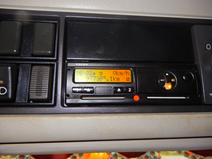 Zdjęcie przedmiotu: AUCTION OF THE DAY Volvo FH 16 700 6x4 Globetrotter Euro 5 with BERGS FOGEN timber body with JONSERED 1080 crane