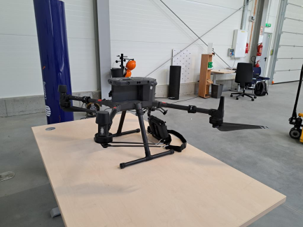 Zdjęcie przedmiotu: DJI MATRICE 300 RTK drone with equipment