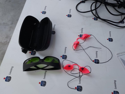 Zdjęcie przedmiotu: A cosmetic device that enables a procedure in which the cold diode laser penetrates into the subcutaneous layers and reduces the body circumference, stimulating the properties of fat cell membranes. STUDIO FIGURA Lipolaser