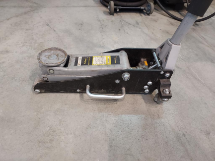 Zdjęcie przedmiotu: Workshop equipment set