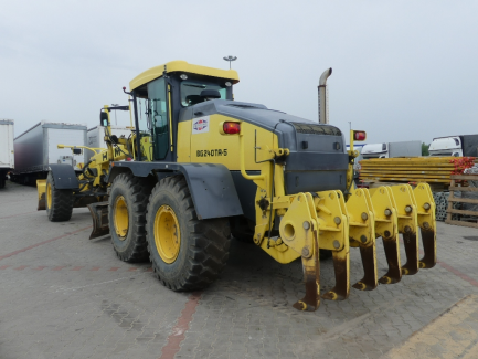 Zdjęcie przedmiotu: HBM-NOBAS BG240 TA-5 road grader
