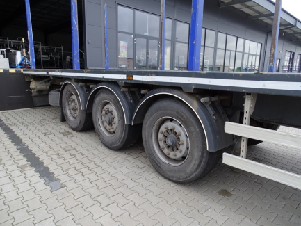 Zdjęcie przedmiotu: ZASŁAW D-651A platform semitrailer