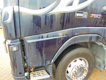 Zdjęcie przedmiotu: AUCTION OF THE DAY Volvo FH 16 700 6x4 Globetrotter Euro 5 with BERGS FOGEN timber body with JONSERED 1080 crane