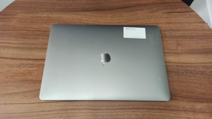 Zdjęcie przedmiotu: Apple MacBook Pro 15 "Portable Computer Touch Bar 3.1GHz quad-core i7, 1TB SSD, 16GB, Radeon Pro 560 4GB - Space gray MPTT2ZE / A / P1 / D1