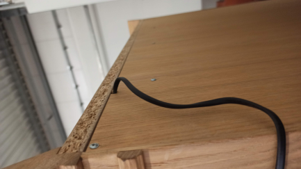 Zdjęcie przedmiotu: Zestaw mebli (WITRYNA KAS 2303 M CHROM, KOMODA 4D WITRYNOWA KAS 2306 WM CHROM, ST&Oacute;Ł Z METALOWYMI NOGAMI (200+2x50) TI 2350 M CHROM)