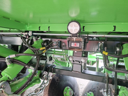 Zdjęcie przedmiotu: Czterorzędowa sadzarka do ziemniak&oacute;w z napędem hydraulicznym AVR CERES 440