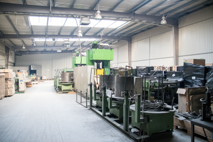 Zdjęcie przedmiotu: Technological line for the production of SICODAN condensers CONDENSER line