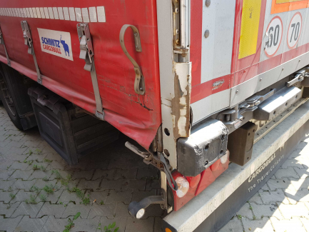 Zdjęcie przedmiotu: SCHMITZ CARGOBULL SCB*S3T Curtain semitrailer