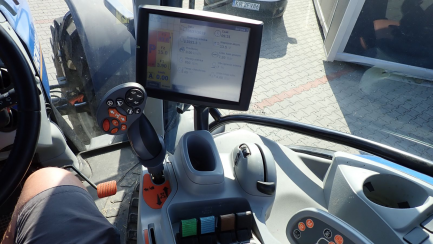 Zdjęcie przedmiotu: NEW HOLLAND T7.230 AutoCommand agricultural tractor