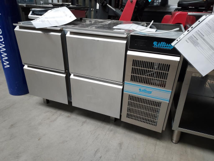 Zdjęcie przedmiotu: Set of gastronomic equipment (, AKTEK7211600 Krosno-Metal cooling table, 2x TECNOINOX FTC4FE7 electric grill plate, STALGAST 770350V02 induction cooker)