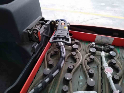 Zdjęcie przedmiotu: Electric pallet truck FENWICK-LINDE E16PH-01