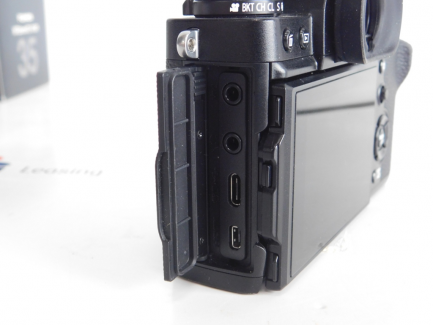 Zdjęcie przedmiotu: Camera with Fuji Film Corporation lens: body - XT3 / lens - XF35mmF2 R WR