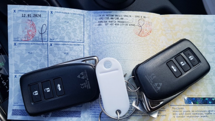 Zdjęcie przedmiotu: Lexus IS300h Elegance