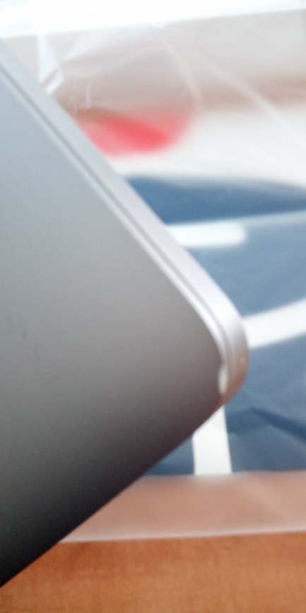 Zdjęcie przedmiotu: Apple MacBook Pro 13-inch with Touch Bar 2.4GHz quad-core 8th generation Intel Core i5 processor, 16GB, 512GB, Space Gray