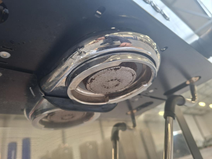 Zdjęcie przedmiotu: Кавоварка CREM EBEE-D82B-22AR 2-х групова