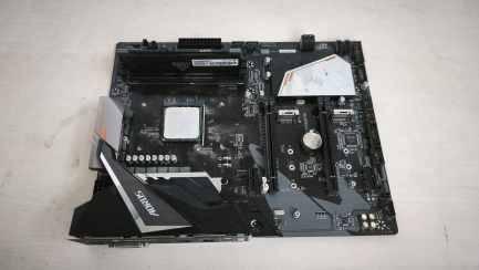 Zdjęcie przedmiotu: A set of computer components