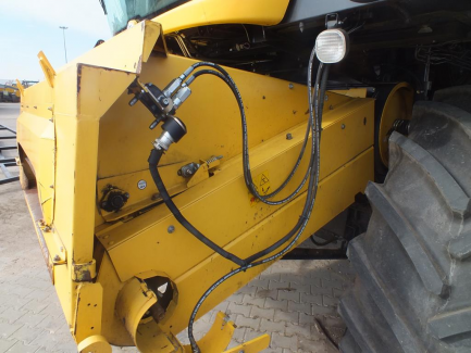 Zdjęcie przedmiotu: Kombajn zbożowy NEW HOLLAND TC 5.80 479 + header NEW HOLLAND 17 + w&oacute;zek