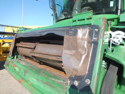 Zdjęcie przedmiotu: JOHN DEERE S690 S600 harvester + header JOHN DEERE model 635R with a header carriage