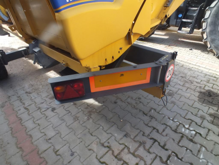 Zdjęcie przedmiotu: Kombajn zbożowy NEW HOLLAND TC 5.80 479 + header NEW HOLLAND 17 + w&oacute;zek