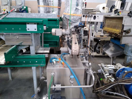 Zdjęcie przedmiotu: A line for the production of juices consisting of three units: sorting, grinding and squeezing juice as well as juice packaging and packing.